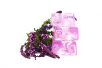 Cremeseife Lavendel mit Kokosnuss- und Mandelcreme Cremeseife Lavendel mit Kokosnuss- und Mandelcreme